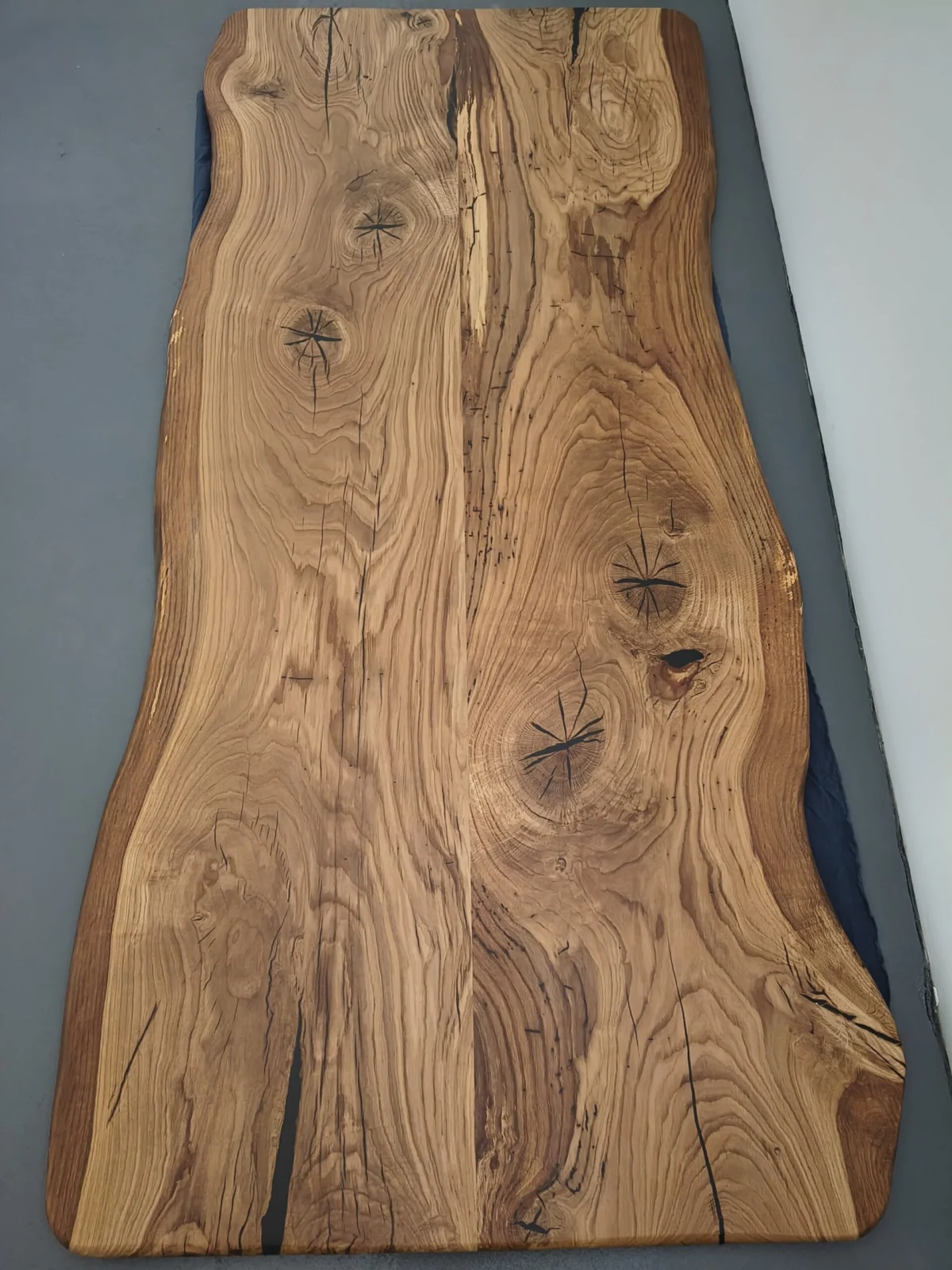 Blat dębowy rustic z żywicą, realizacja Jagodziński, Łódź